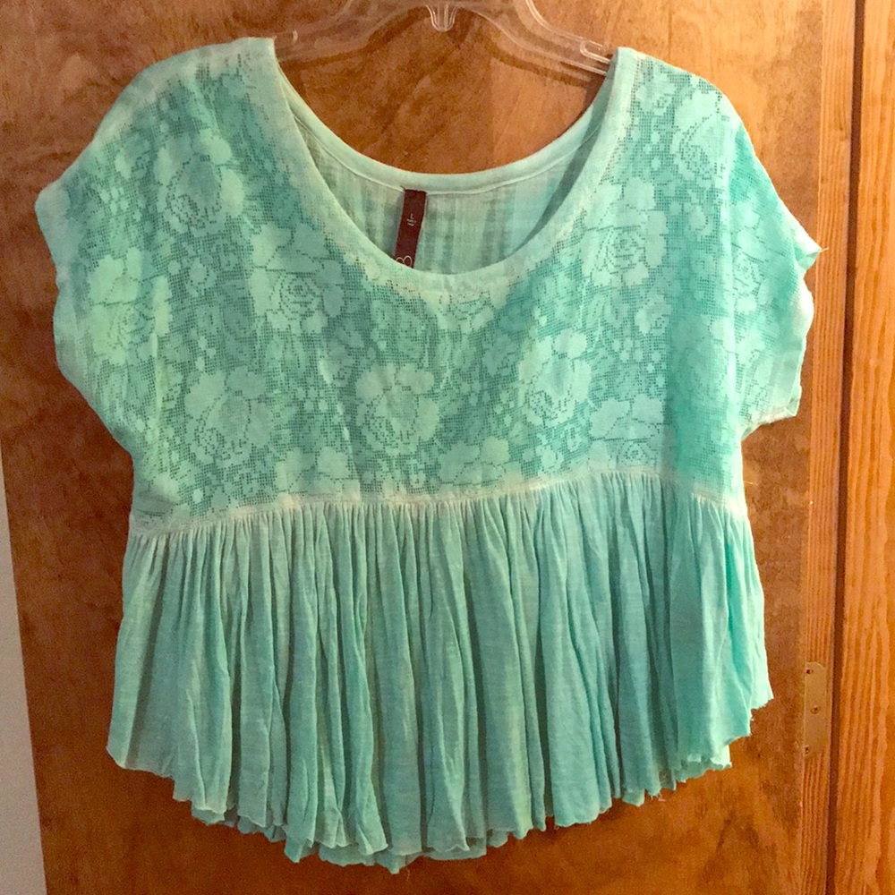 Jessica Simpson crop top.